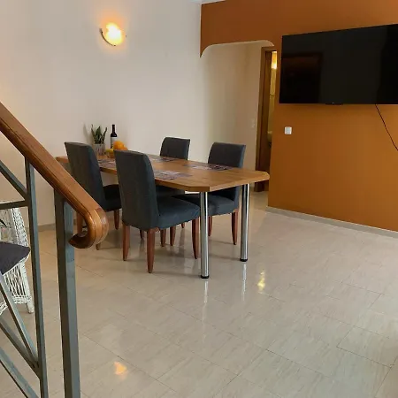 House With A Bbq Terrace In The Centre Of * Lagos